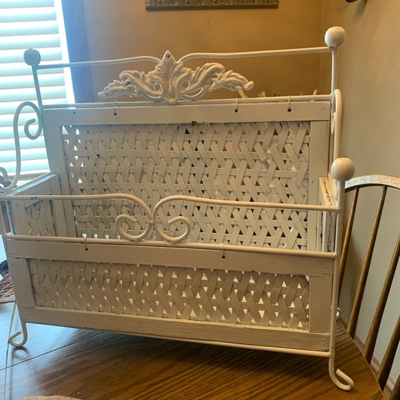 Metal / wood footed basket - - Picture 15 of 15